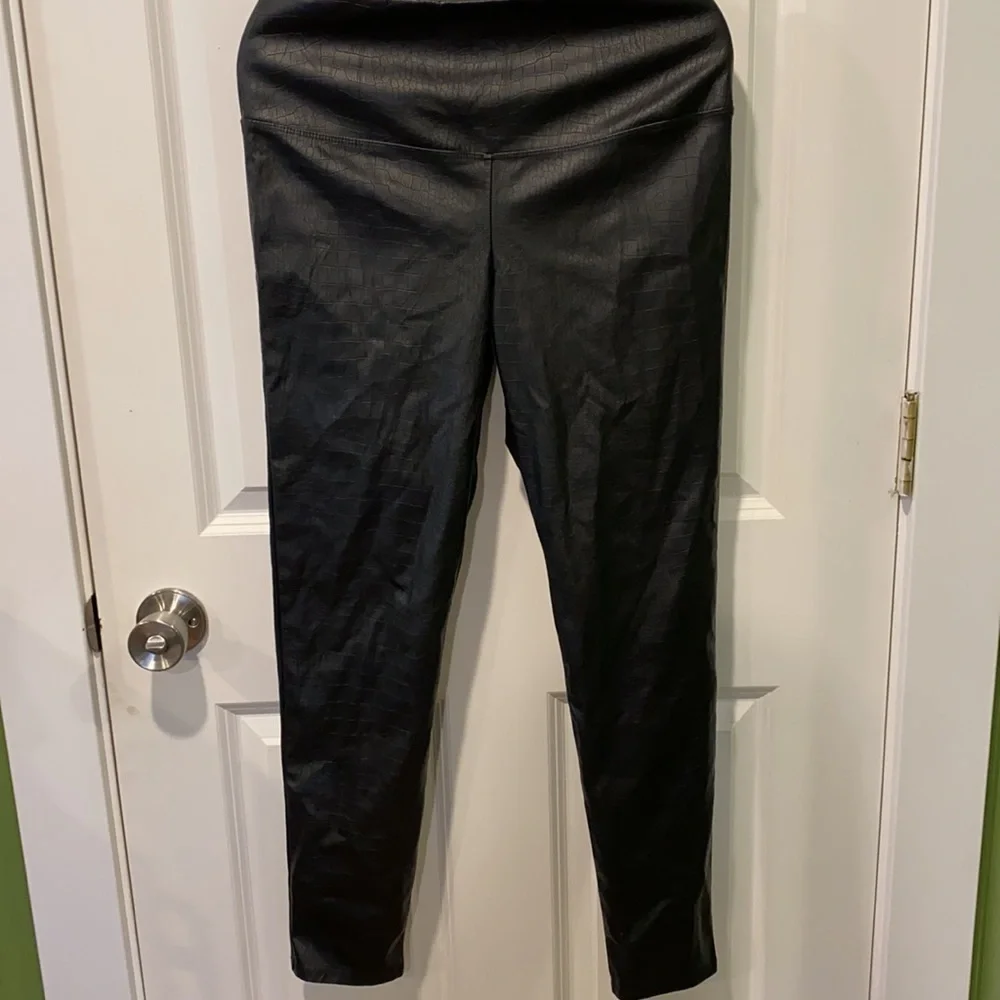 Nicole Miller NY Croc Embossed Skinny Pants EUC